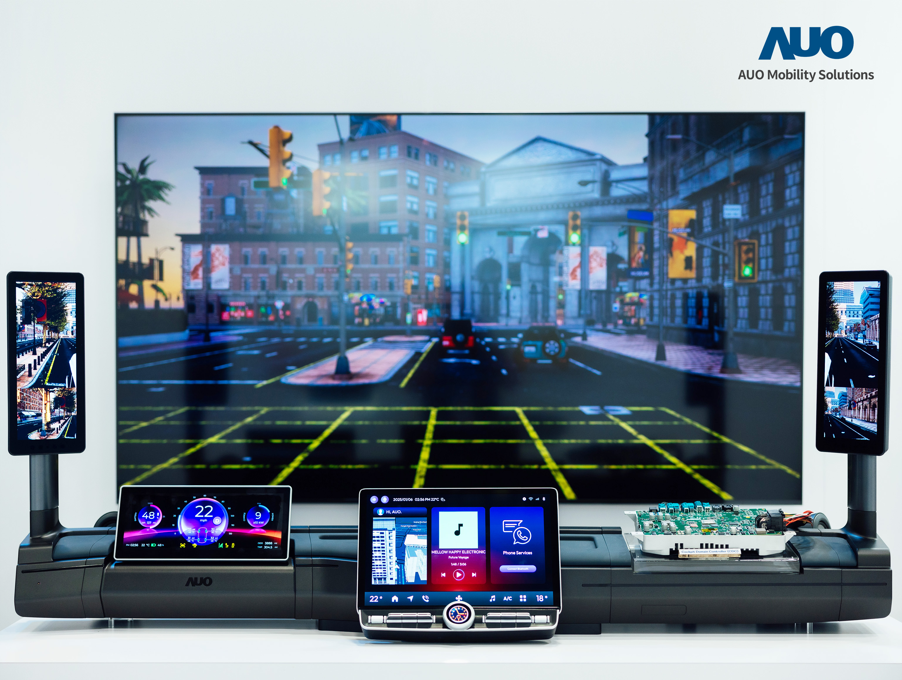 好体育全站登录平台智慧行动推出智慧座舱域控平台，支持CDC、分区架构并整合AI运算模块，提供智能体感与座舱互动功能，驱动个人化座舱功能全面升级。