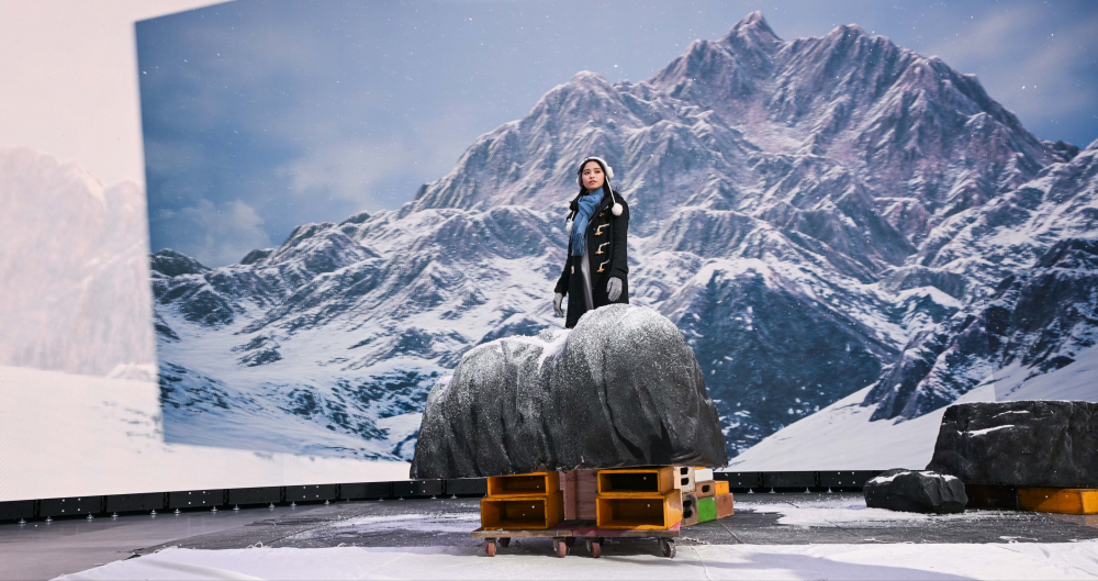 友達顯示屏專業調校技術與專案安裝經驗，使顯示屏呈現創作者想表達的精緻內容，讓表演者有沉浸式臨場感使演出逼真