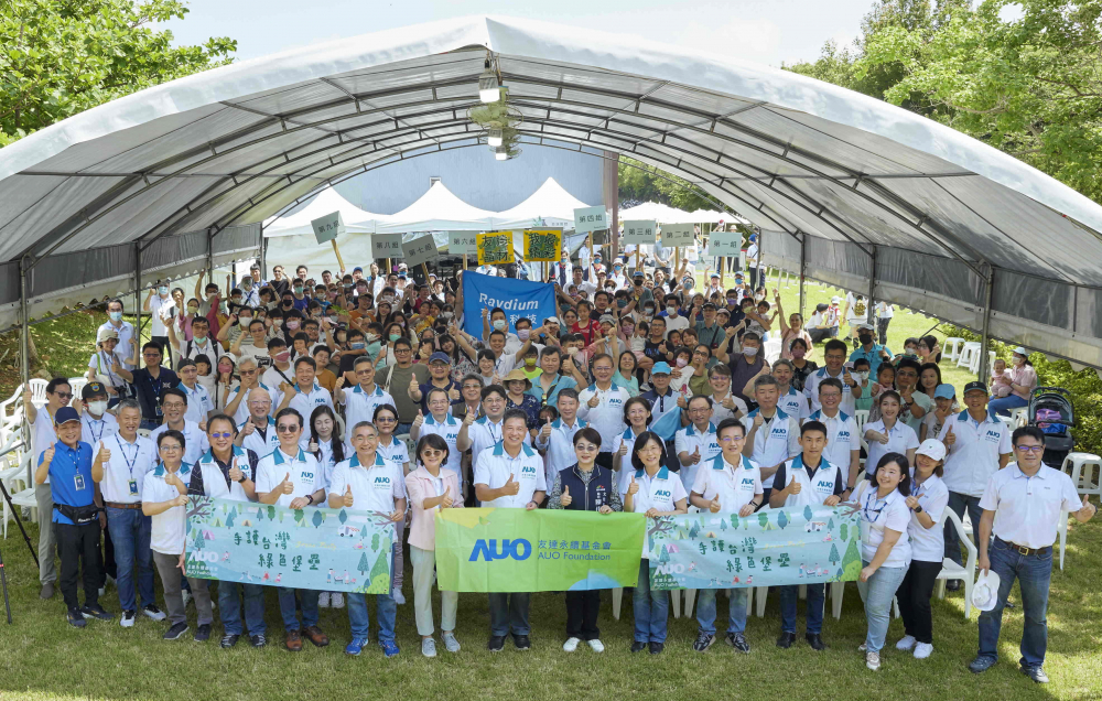 友達永續基金會號召企業志工、在地鄰里、產官學和供應商夥伴齊聚一堂，攜手植樹護樹，以行動實踐對環境友善的承諾