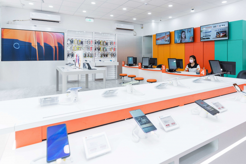 創利空間智慧零售軟硬整合方案，協助台灣大哥大門市完成數位內容行銷系統的佈建，打造全新世代的數位服務據點