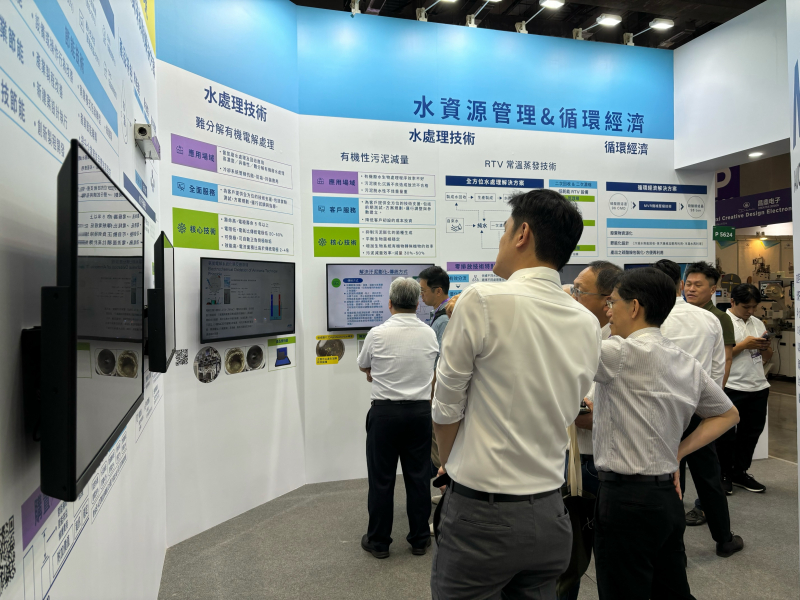 友達以深厚的智慧製造經驗發展永續戰略，積極延伸價值鏈，轉化成可供外界使用的綠色智慧服務，進軍SEMICON Taiwan 2024，提供半導體產業鏈打造AI世代的永續即戰力。