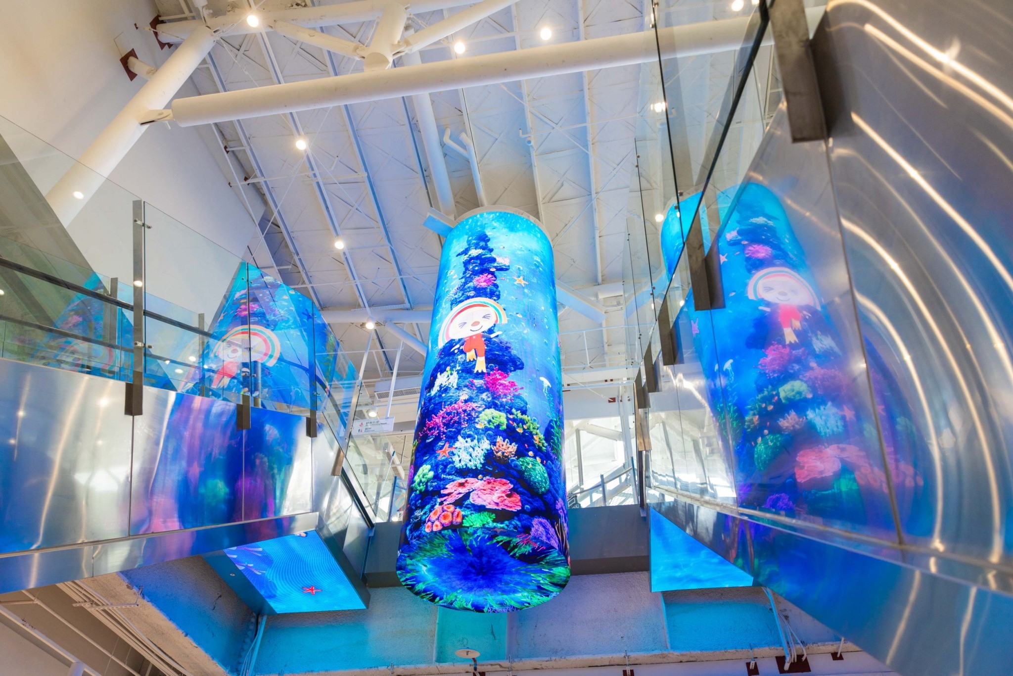 達擎與傑可達整合先進顯示技術與軟硬體應用服務，提供一系列大型LED顯示解決方案，為全新改裝開幕的「清水服務區」佈局嶄新視覺體驗。