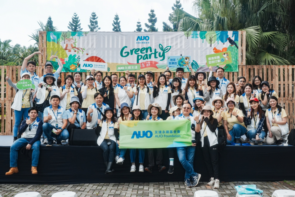 友達積極推動低碳轉型、節能減碳與減塑行動，落實環境承諾與社會責任，榮獲「台灣百大永續典範企業獎」