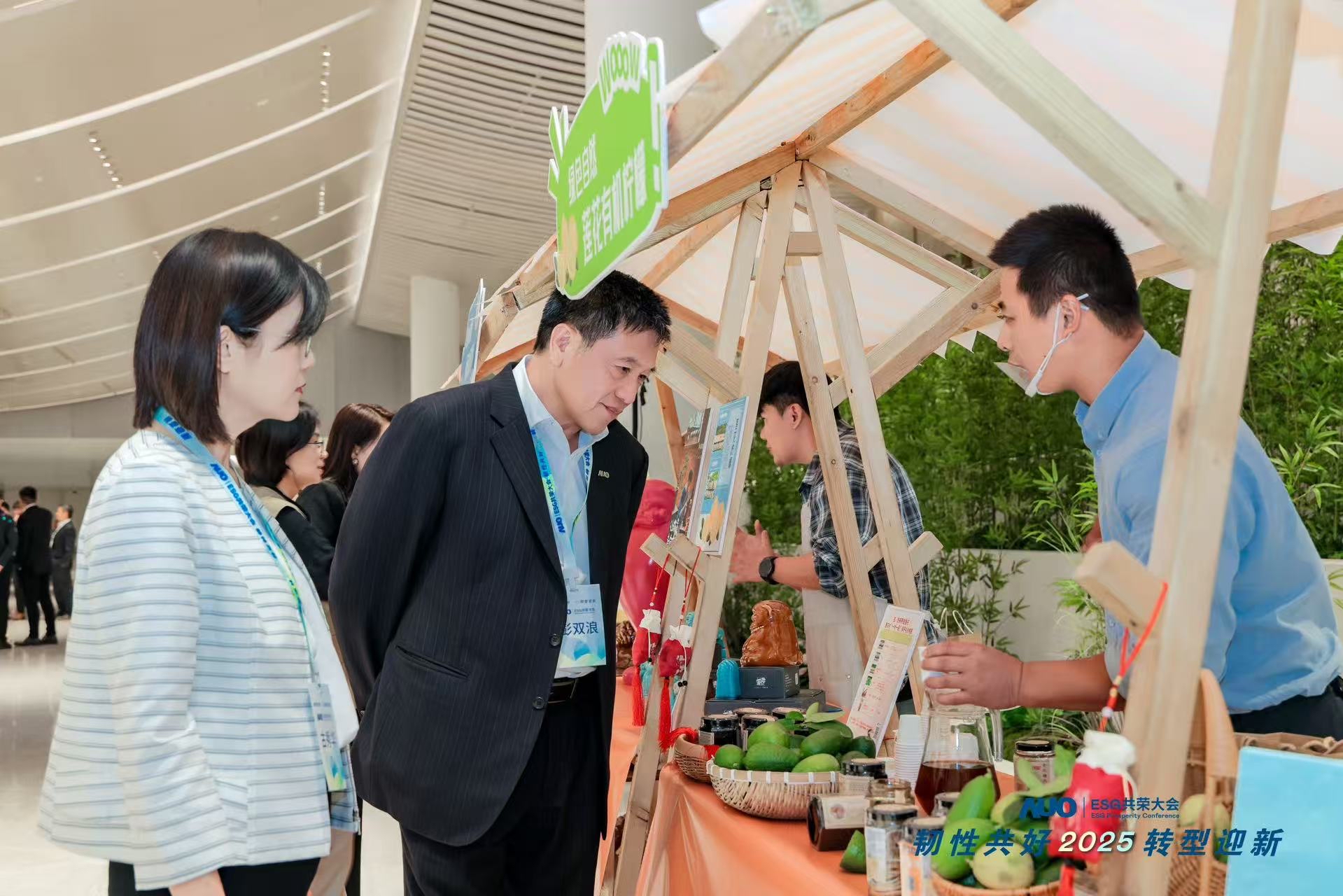 好体育全站登录平台大会设置ESG互动展区，携手ADT、华展工业等供应链伙伴与社会企业，集中呈现绿色产品、循环成果与社区共融实践，通过可观可感的沉浸式体验，构建从技术到文化的立体永续价值链，获得与会嘉宾广泛好评。