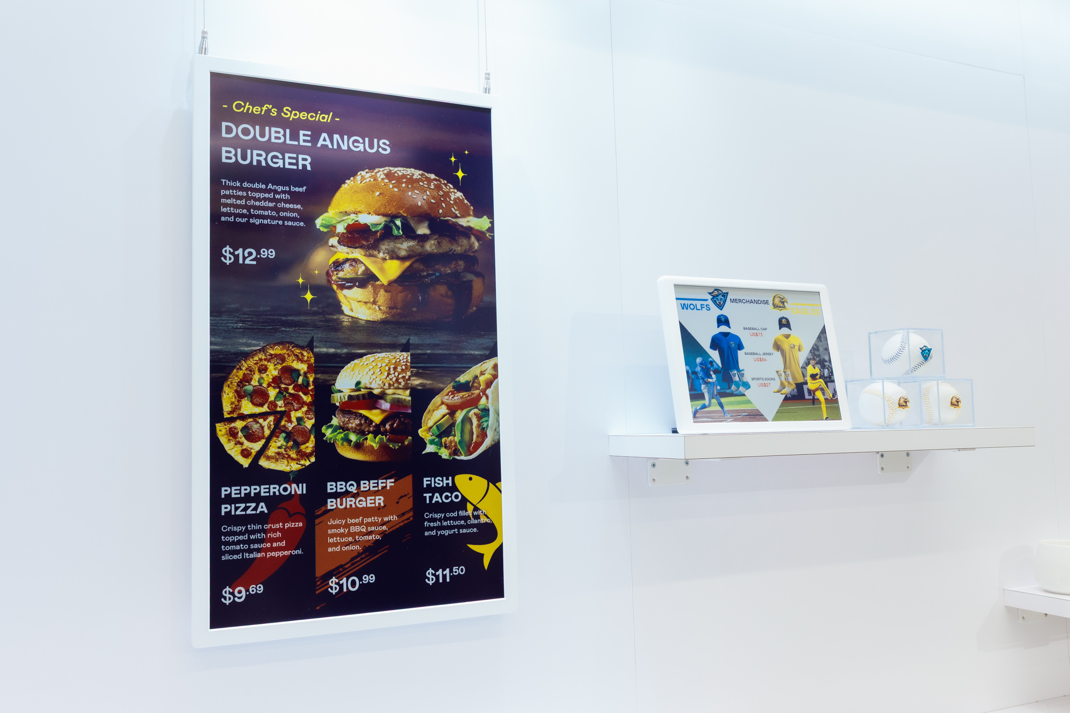 達擎開發的低功耗、全彩的aecoPost電子紙解決方案，僅在更新畫面時需要微量的電力驅動，無需佈建電線的便捷設計，使其可靈活應用、彈性選擇置放處；可搭配aecoTag電子貨架標籤解決方案，驅動商店內所有數位看板和電子貨架標籤，以遠端控制實現動態變價，提升門市人員作業效率，並以無紙化落實永續經營目標。