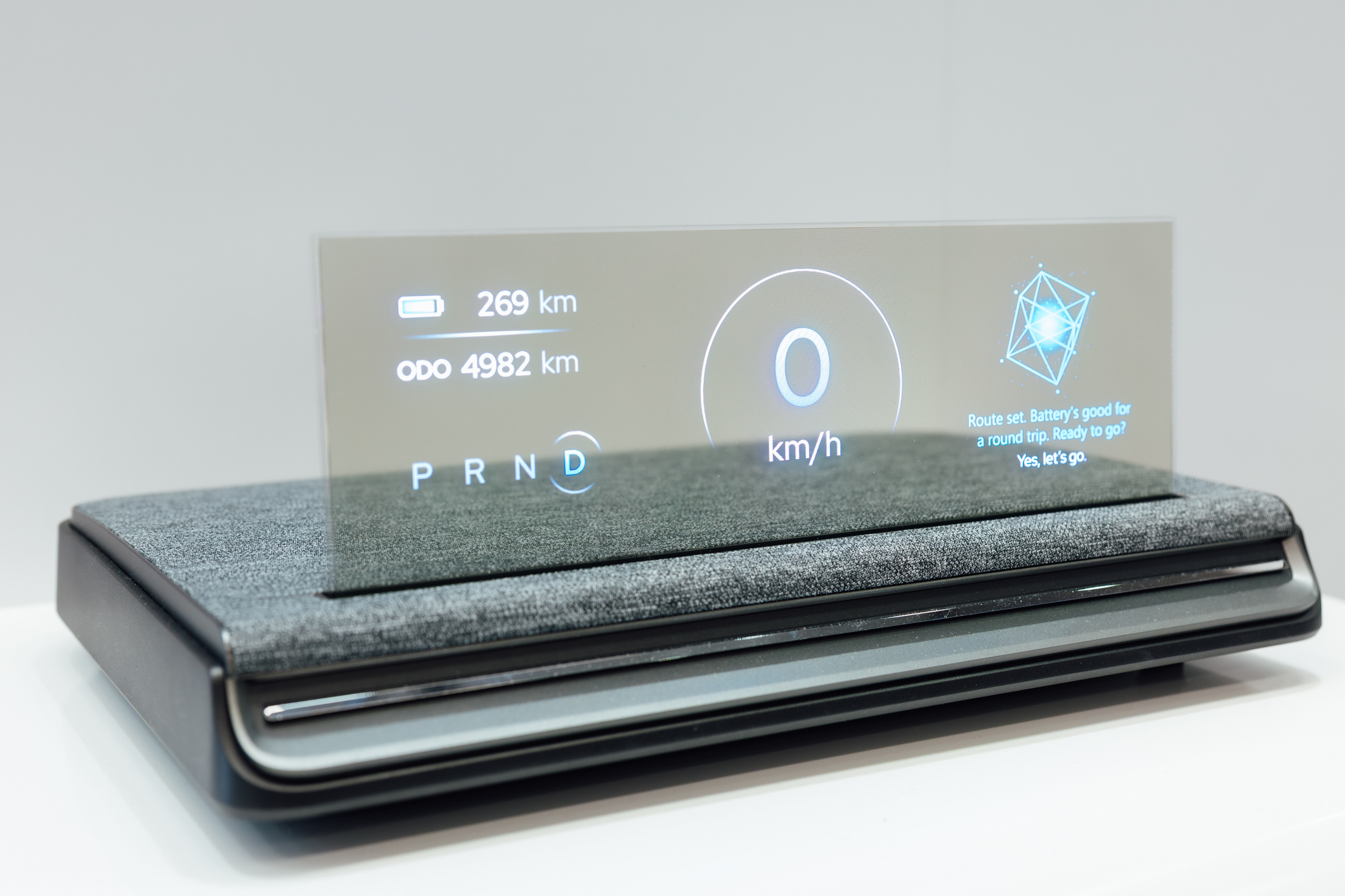 全球首款Aero Module透明Micro LED顯示器模組外觀輕盈通透，可與數位內容完美融合，提供動態顯示、先進控制、個人化沉浸感受。